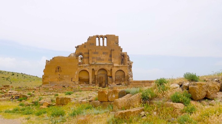 Hovhannavank: Above the Kasagh Gorge