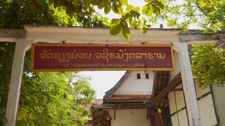 Wat Choum Khong and the Morning Market