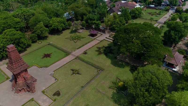 Candi Bajang Ratu, Indonesia